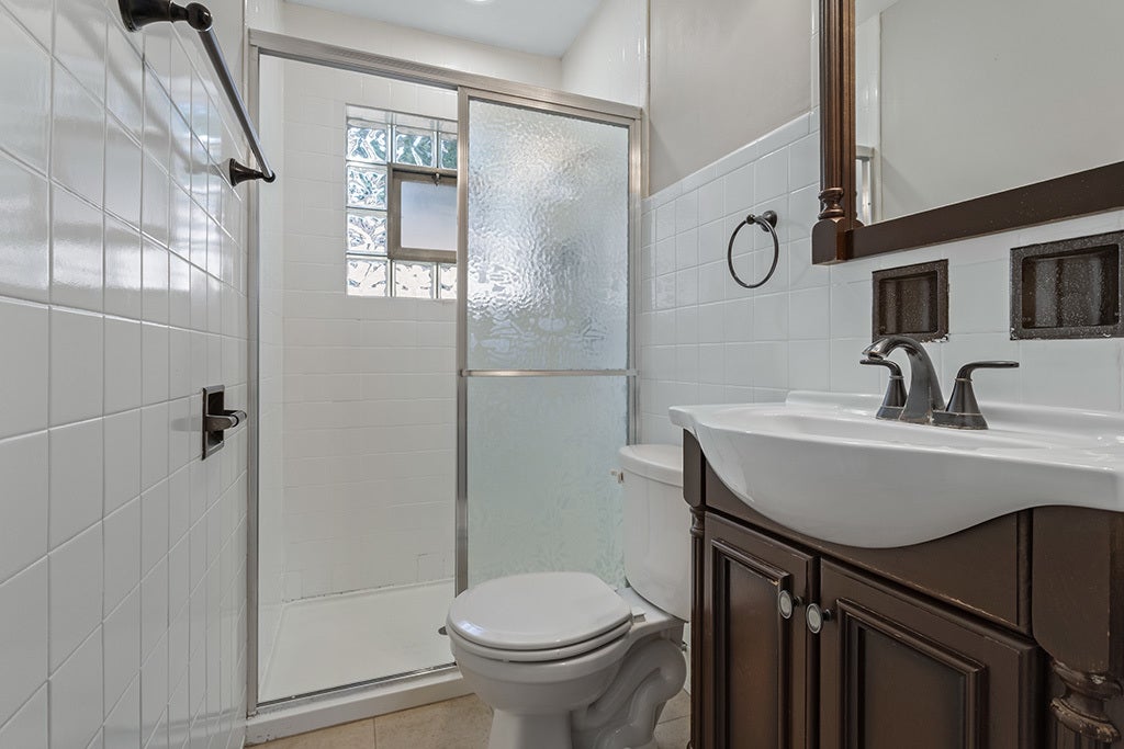 9121 S Utica Avenue, Evergreen Park, IL 60805 9121 S Utica Avenue, Evergreen Park, IL 60805