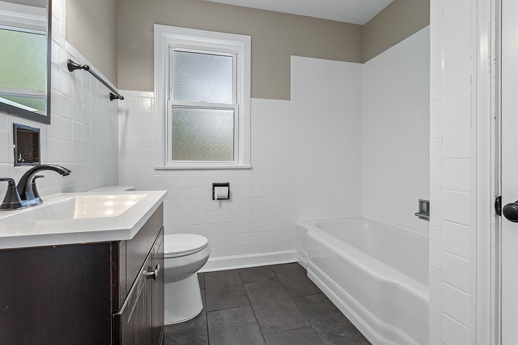 9121 S Utica Avenue, Evergreen Park, IL 60805 9121 S Utica Avenue, Evergreen Park, IL 60805