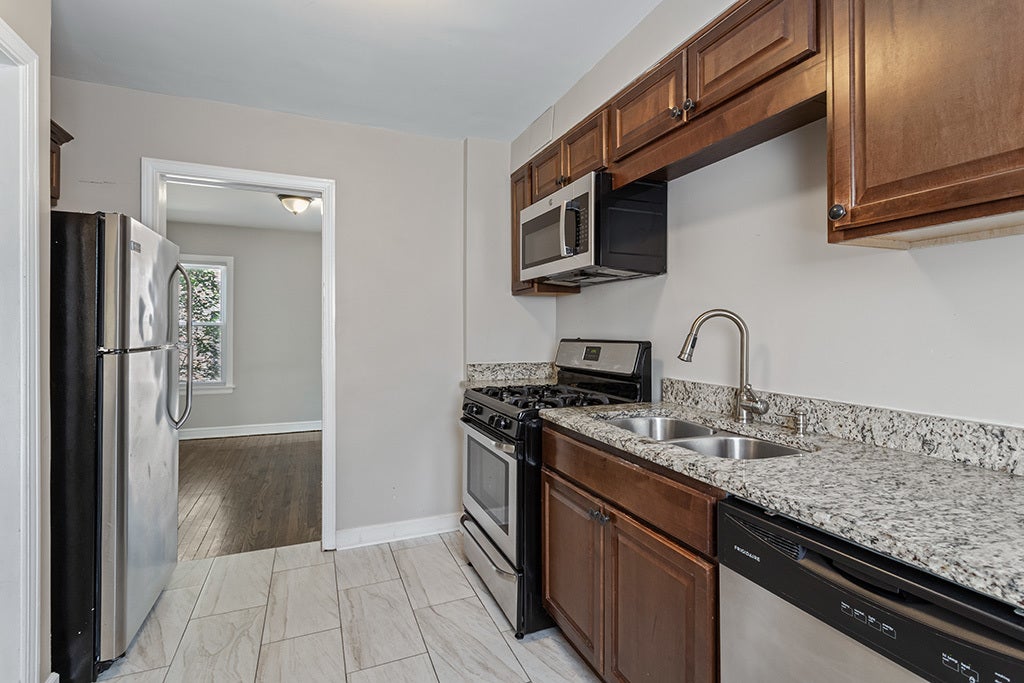 9121 S Utica Avenue, Evergreen Park, IL 60805 9121 S Utica Avenue, Evergreen Park, IL 60805