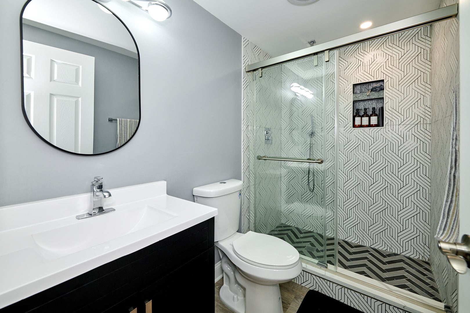 2468 ROSEHALL Lane, Aurora, IL 60503 Basment Bathroom