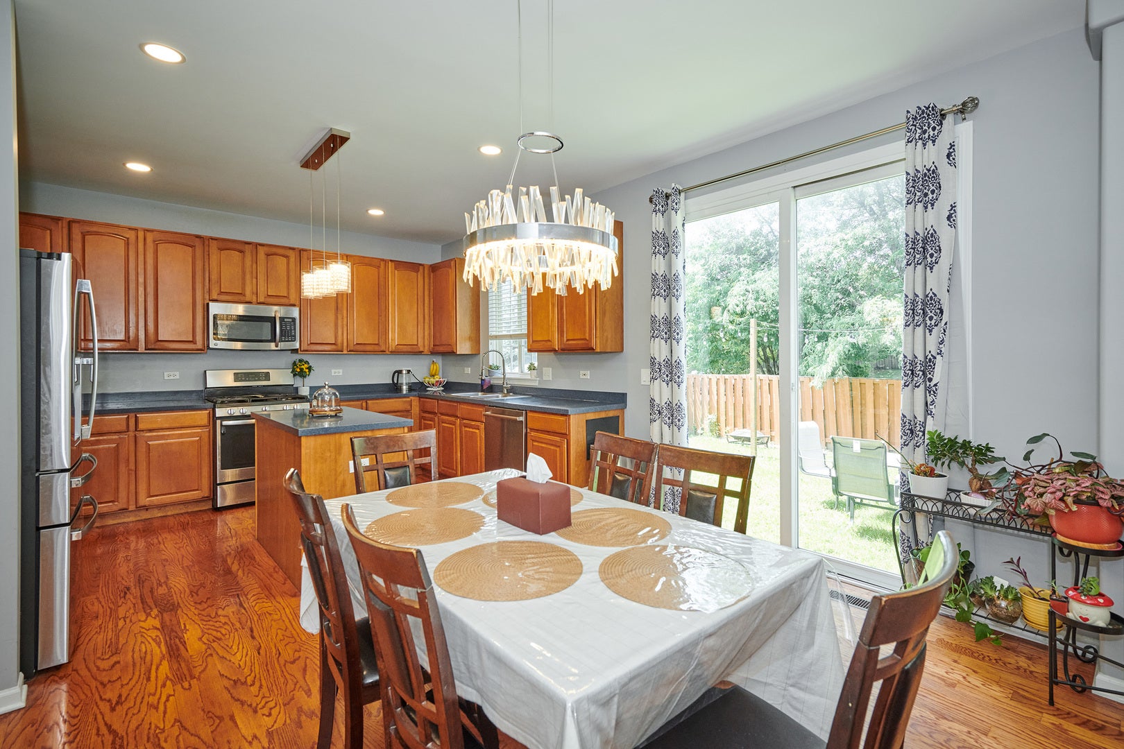 2468 ROSEHALL Lane, Aurora, IL 60503 Eat in Kitchen