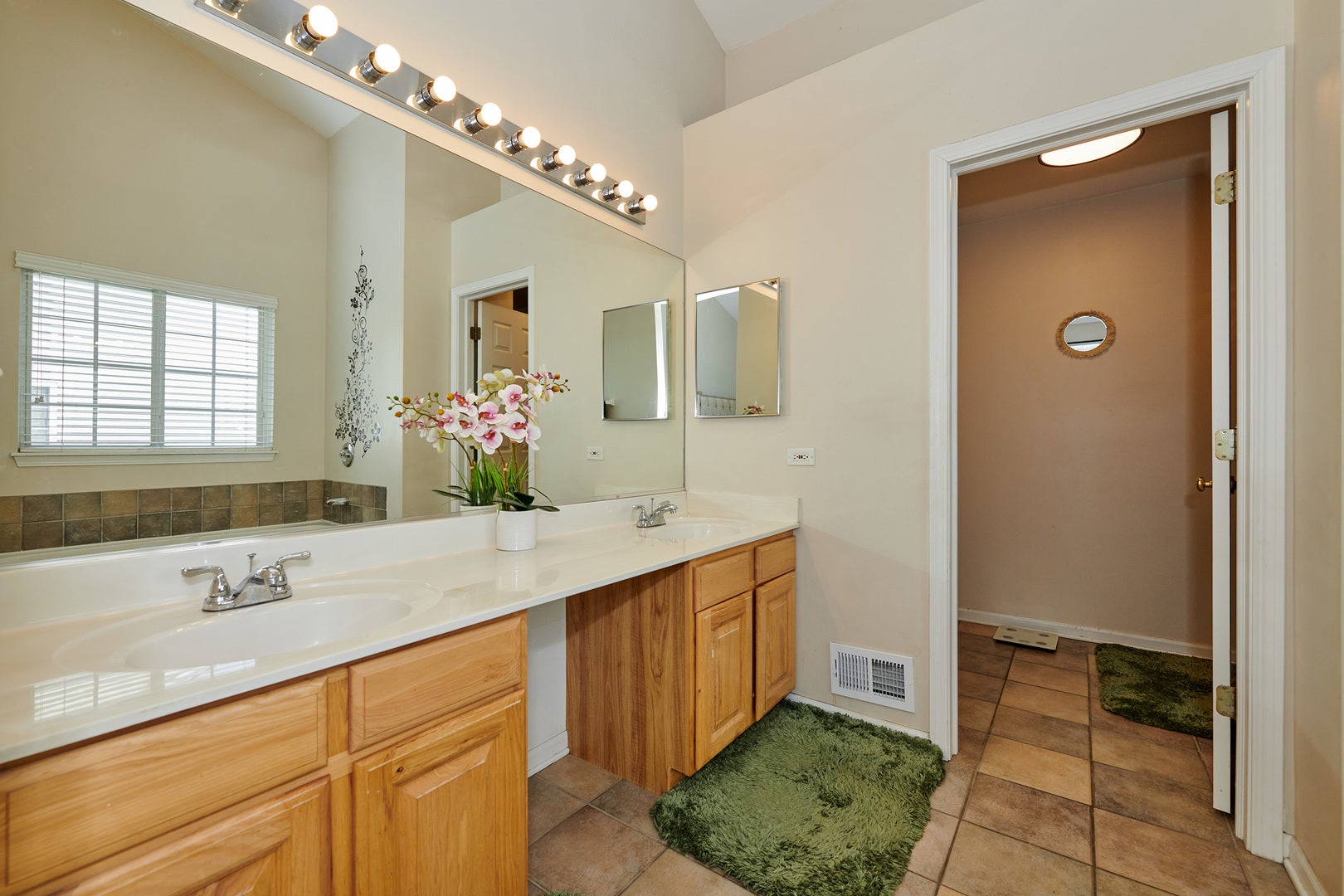 2468 ROSEHALL Lane, Aurora, IL 60503 2468 ROSEHALL Lane, Aurora, IL 60503