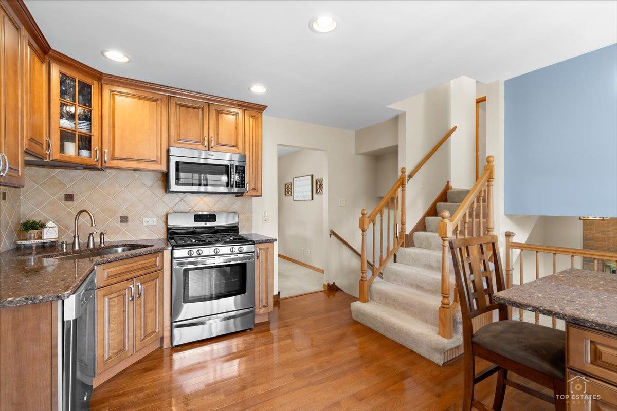8124 Nottingham Road, Tinley Park, IL 60477 8124 Nottingham Road, Tinley Park, IL 60477