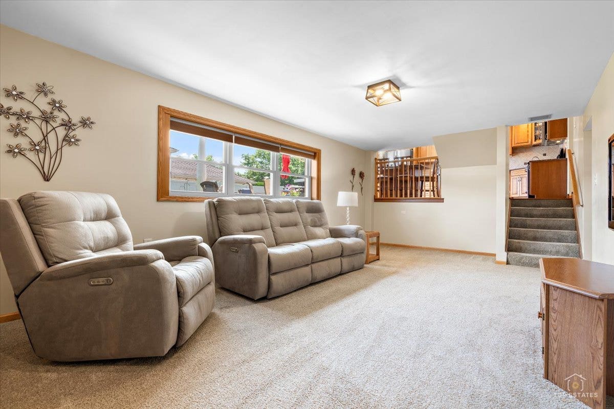 8124 Nottingham Road, Tinley Park, IL 60477 8124 Nottingham Road, Tinley Park, IL 60477