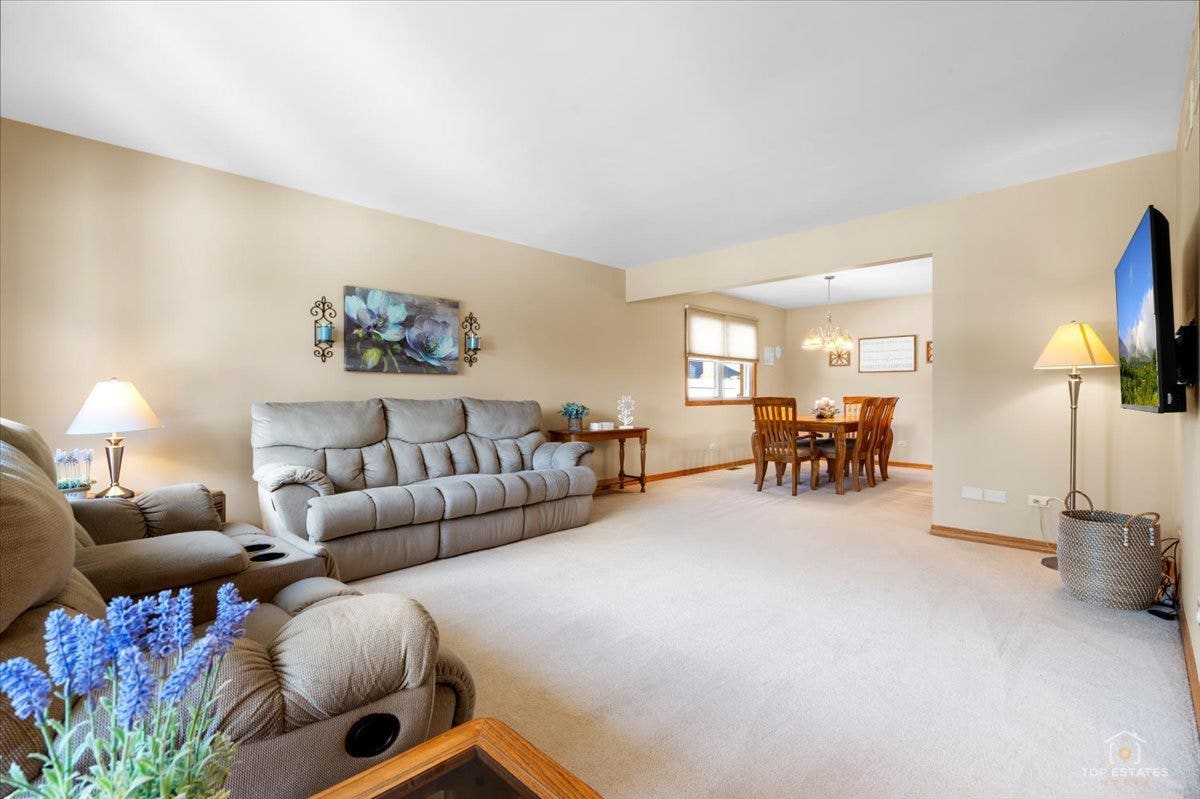 8124 Nottingham Road, Tinley Park, IL 60477 8124 Nottingham Road, Tinley Park, IL 60477