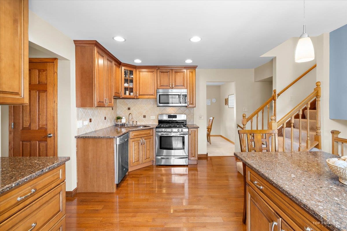 8124 Nottingham Road, Tinley Park, IL 60477 8124 Nottingham Road, Tinley Park, IL 60477