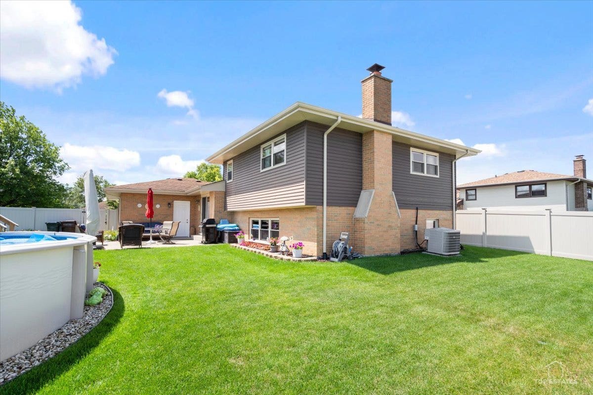 8124 Nottingham Road, Tinley Park, IL 60477 8124 Nottingham Road, Tinley Park, IL 60477