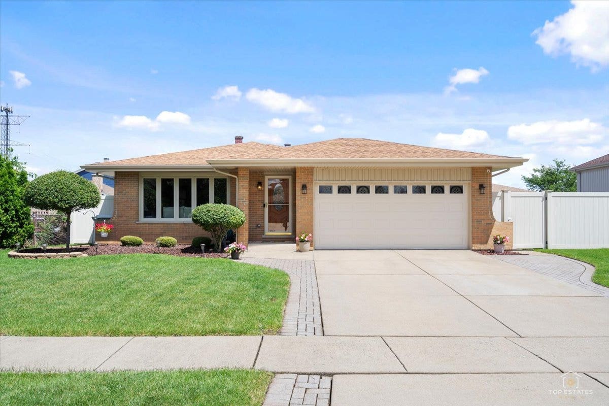 8124 Nottingham Road, Tinley Park, IL 60477 8124 Nottingham Road, Tinley Park, IL 60477