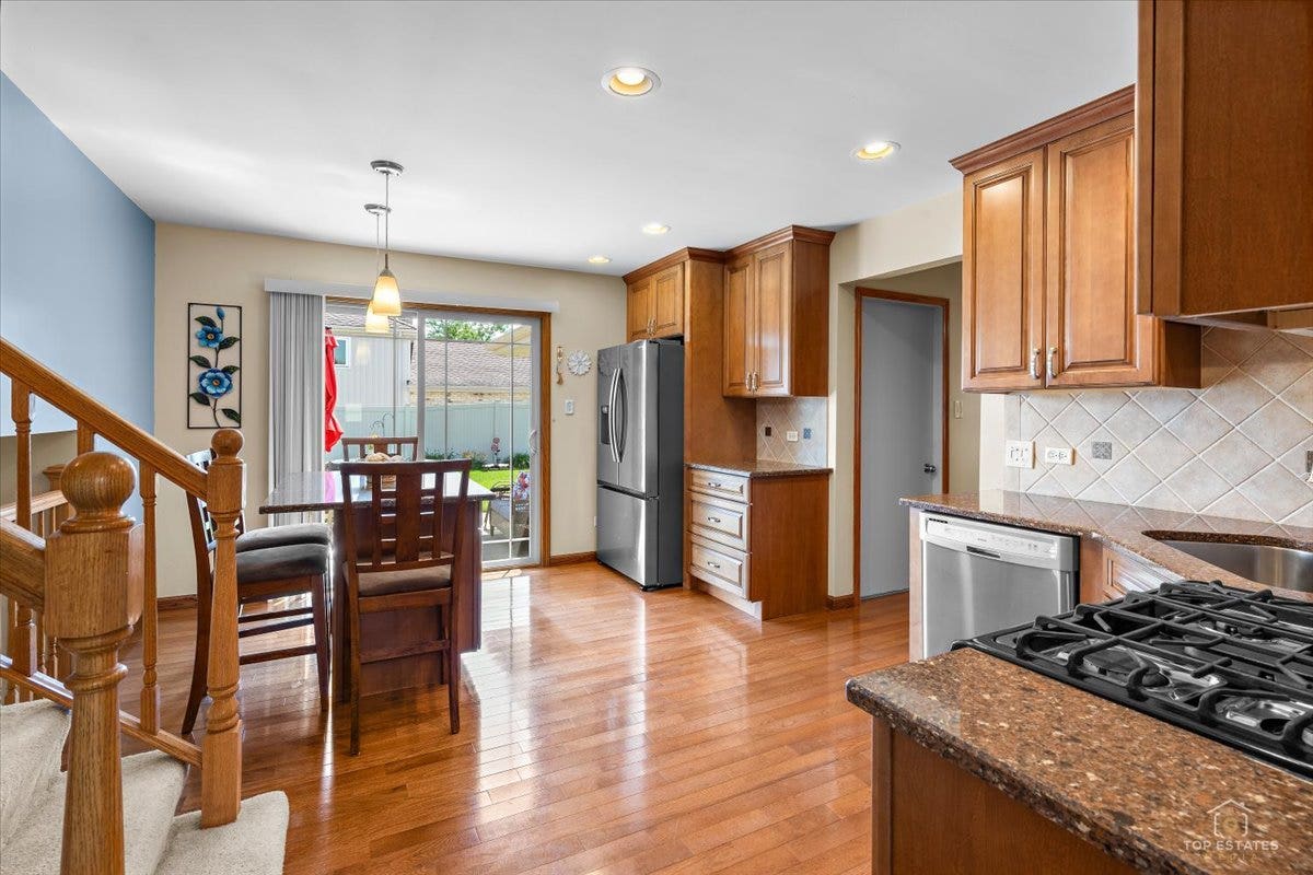 8124 Nottingham Road, Tinley Park, IL 60477 8124 Nottingham Road, Tinley Park, IL 60477