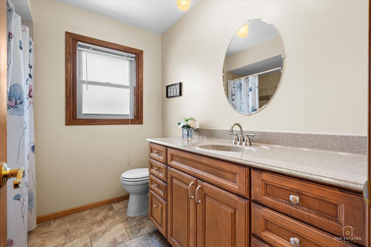 8124 Nottingham Road, Tinley Park, IL 60477 8124 Nottingham Road, Tinley Park, IL 60477