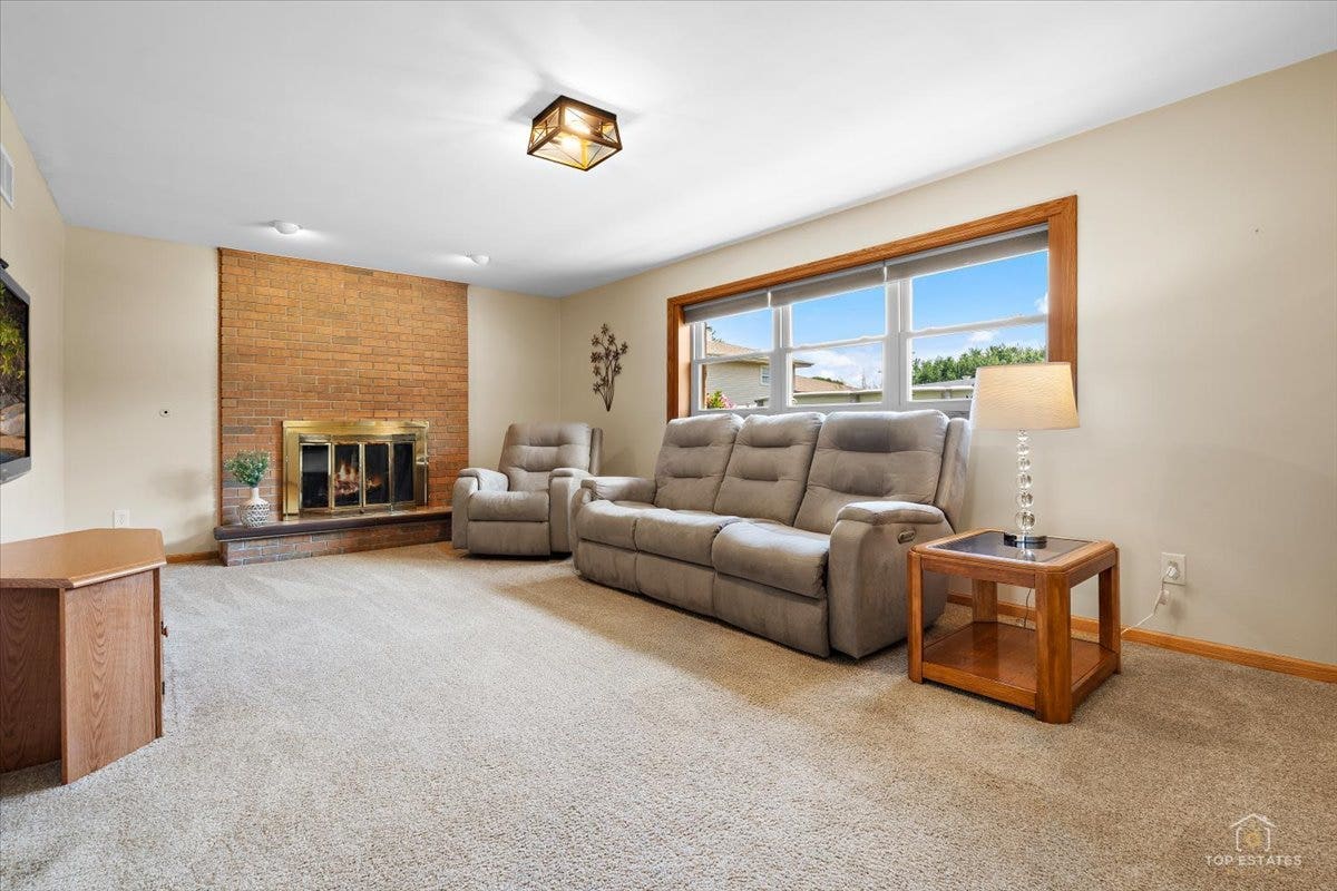 8124 Nottingham Road, Tinley Park, IL 60477 8124 Nottingham Road, Tinley Park, IL 60477