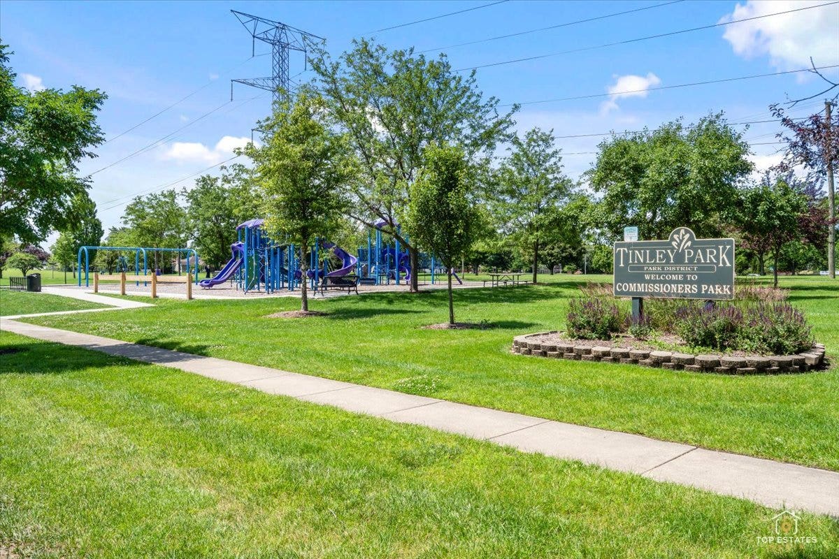 8124 Nottingham Road, Tinley Park, IL 60477 8124 Nottingham Road, Tinley Park, IL 60477