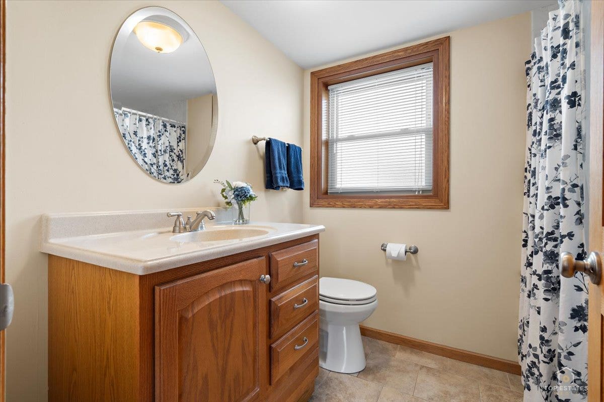 8124 Nottingham Road, Tinley Park, IL 60477 8124 Nottingham Road, Tinley Park, IL 60477