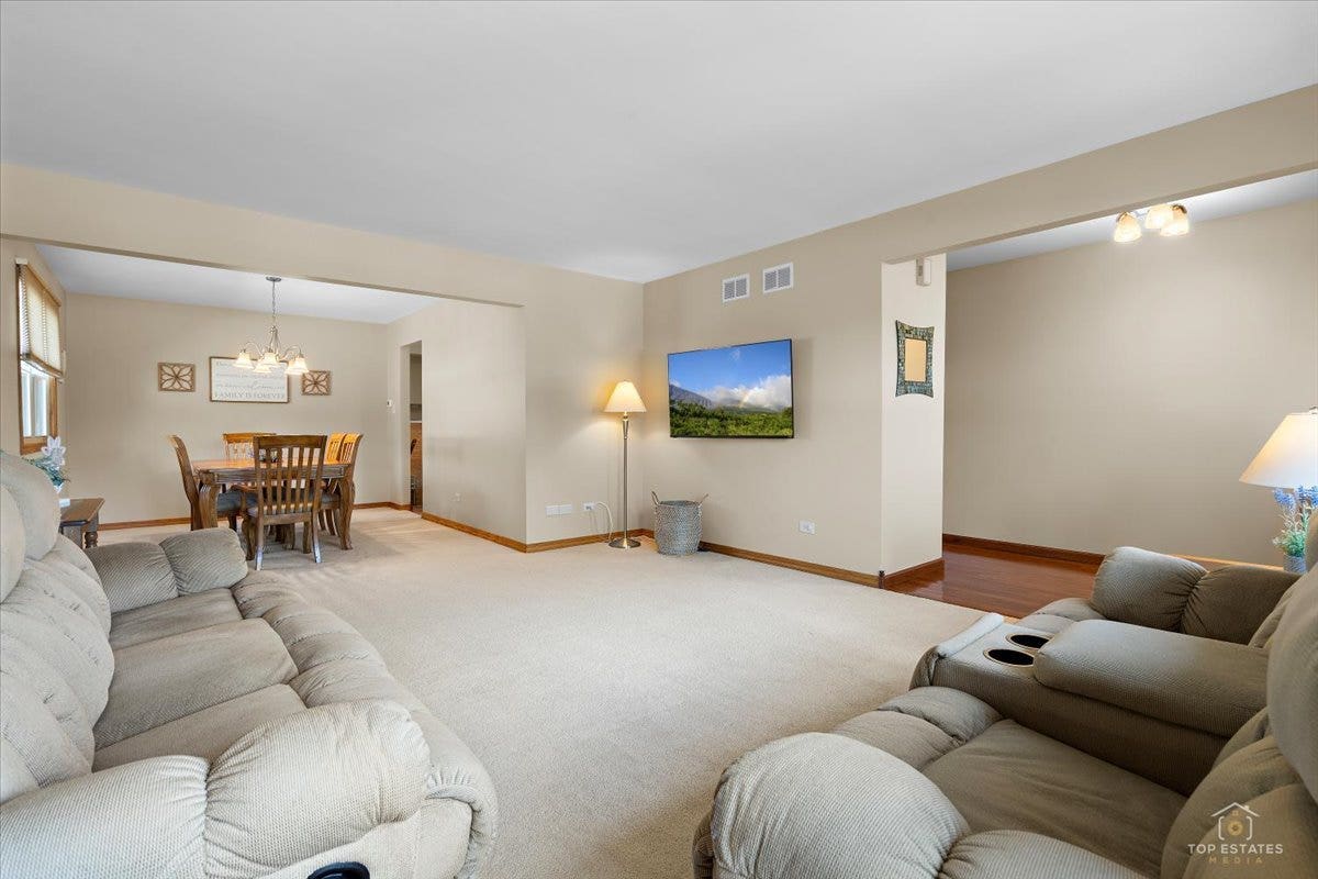8124 Nottingham Road, Tinley Park, IL 60477 8124 Nottingham Road, Tinley Park, IL 60477