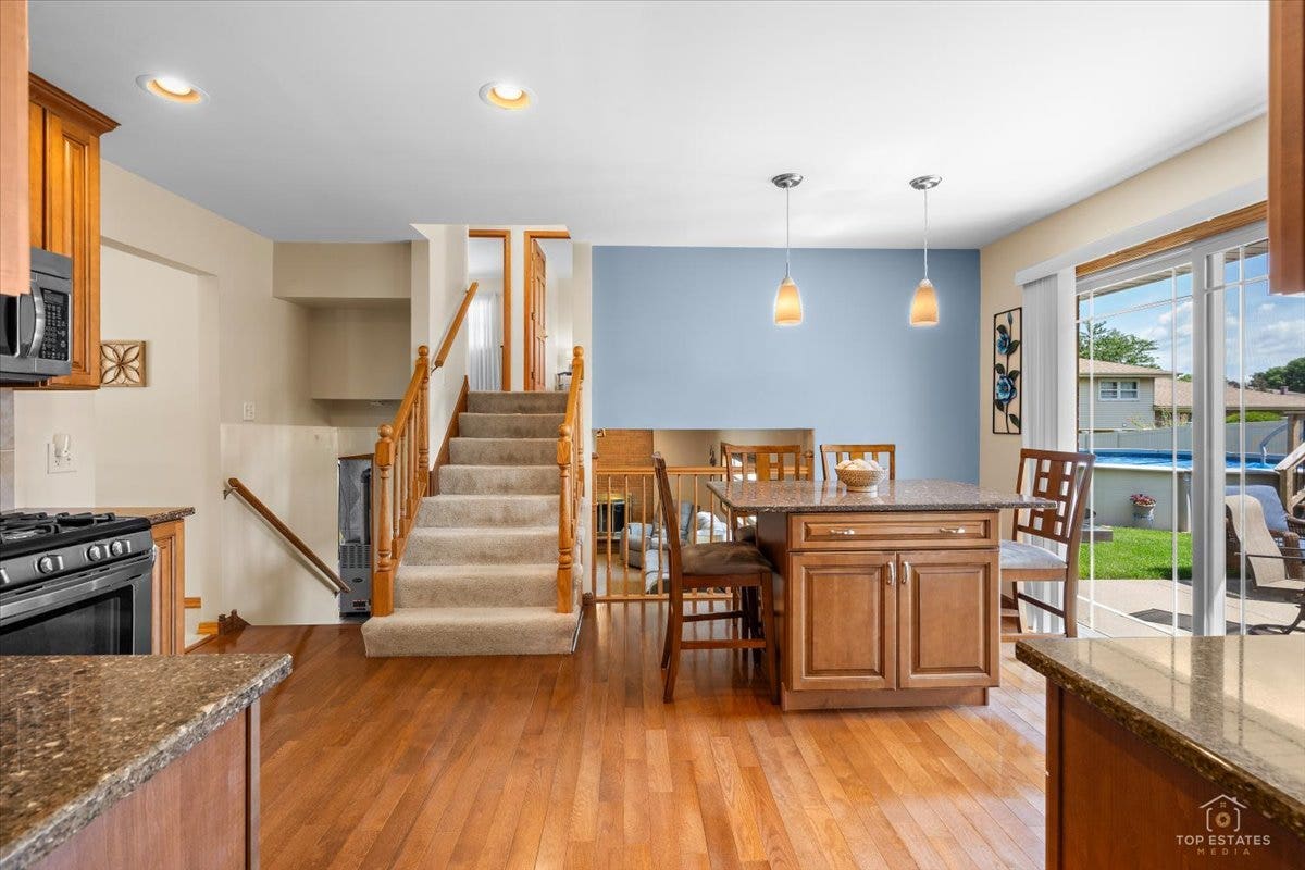 8124 Nottingham Road, Tinley Park, IL 60477 8124 Nottingham Road, Tinley Park, IL 60477