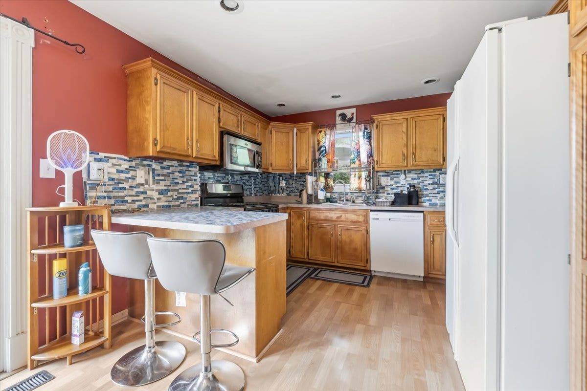 1215 DEVONSHIRE Drive, Joliet, IL 60435 1215 DEVONSHIRE Drive, Joliet, IL 60435