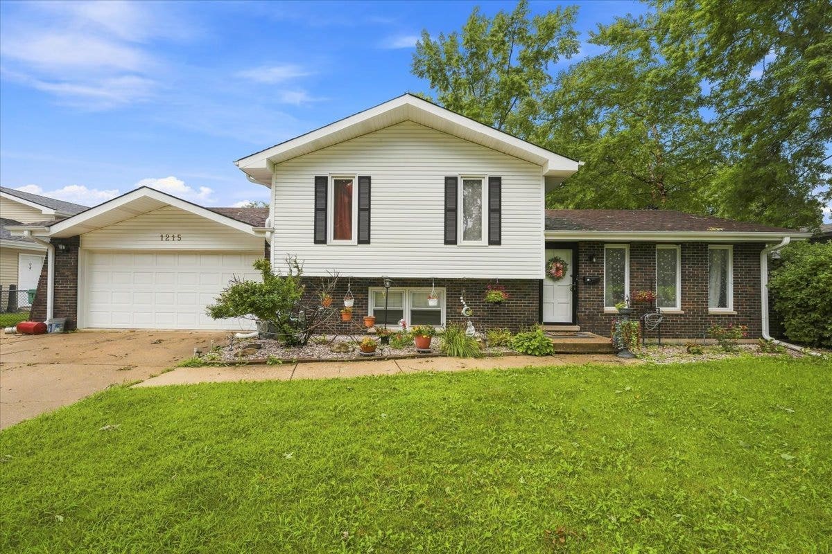 1215 DEVONSHIRE Drive, Joliet, IL 60435 1215 DEVONSHIRE Drive, Joliet, IL 60435
