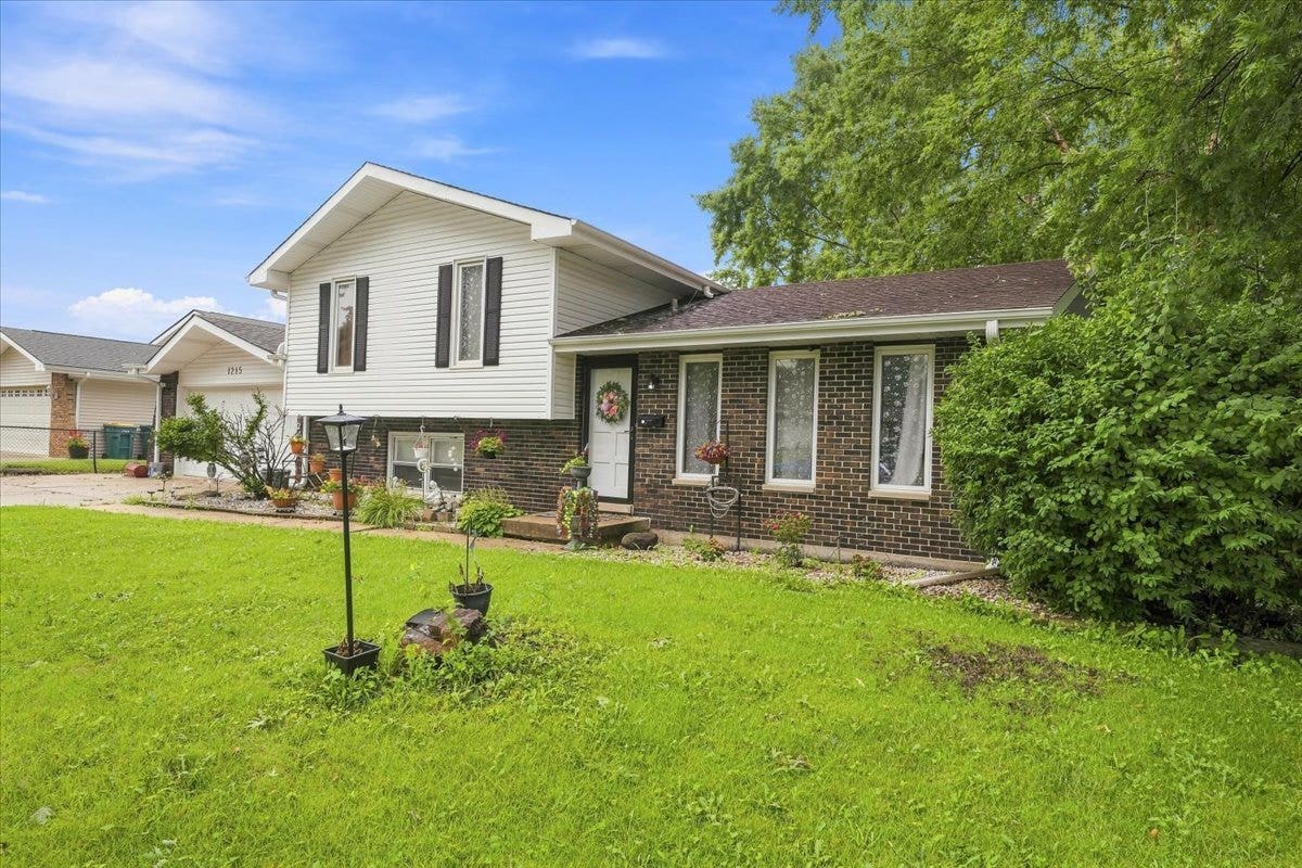 1215 DEVONSHIRE Drive, Joliet, IL 60435 1215 DEVONSHIRE Drive, Joliet, IL 60435