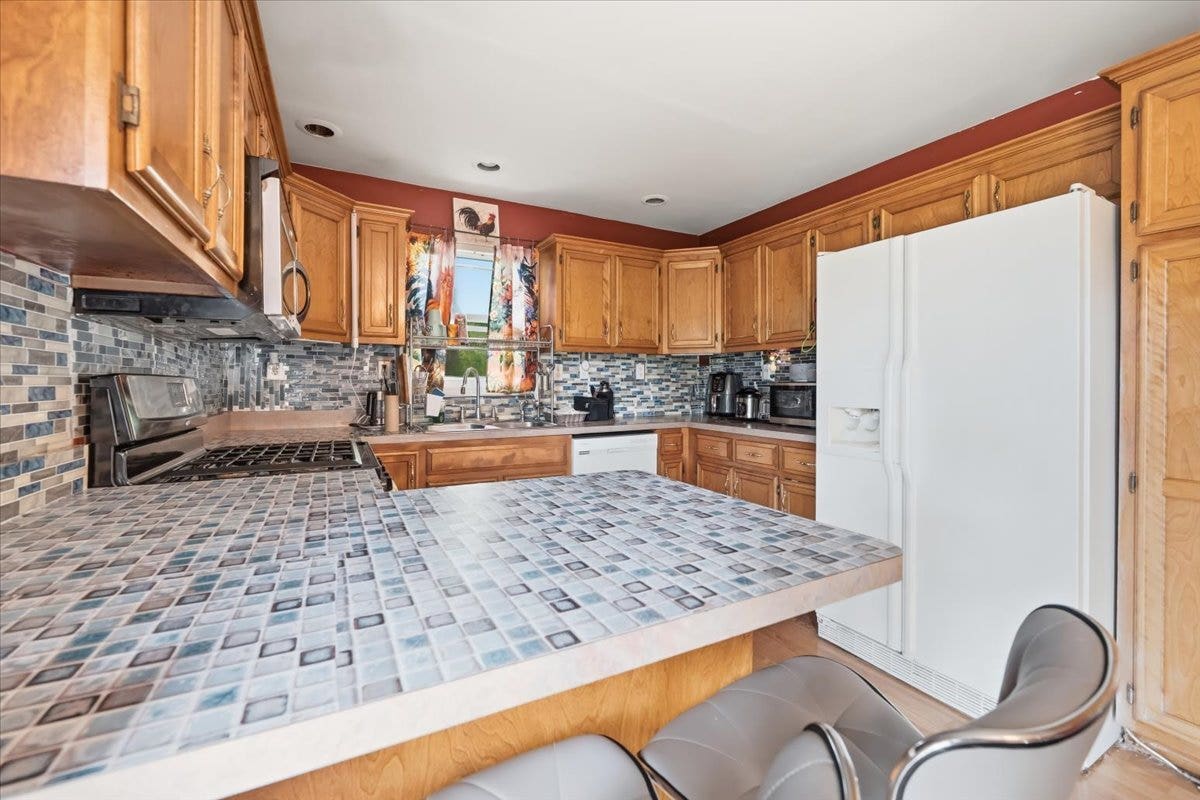 1215 DEVONSHIRE Drive, Joliet, IL 60435 1215 DEVONSHIRE Drive, Joliet, IL 60435