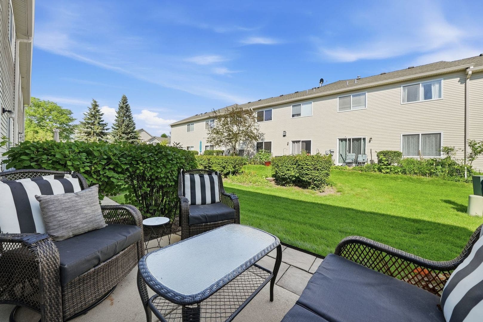 383 Jamestown Court, Aurora, IL 60502
