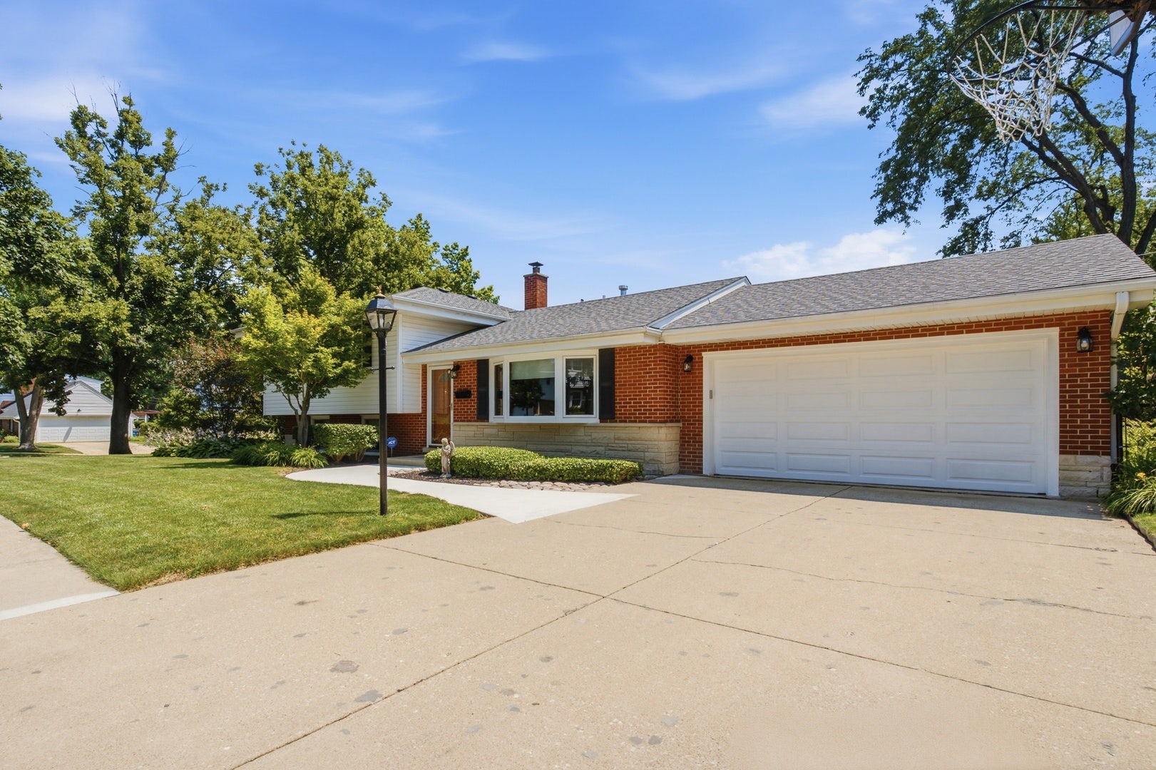 1125 61st Street, Downers Grove, IL 60516 1125 61st Street, Downers Grove, IL 60516