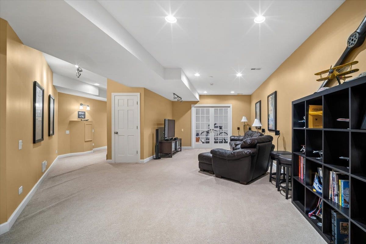 1117 Annandale Drive, Elgin, IL 60123 1117 Annandale Drive, Elgin, IL 60123