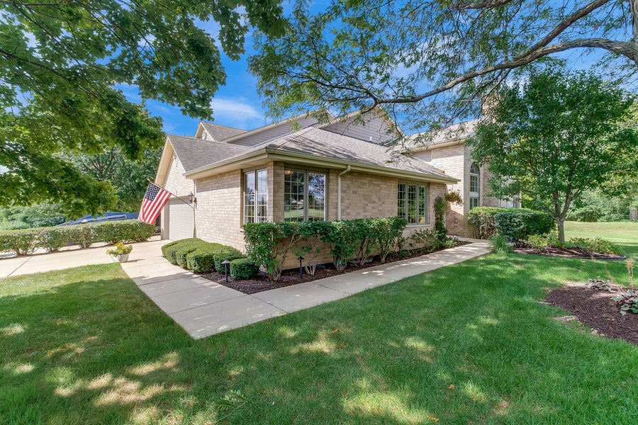Property photo for 38 Lahinch Drive, Lemont, IL