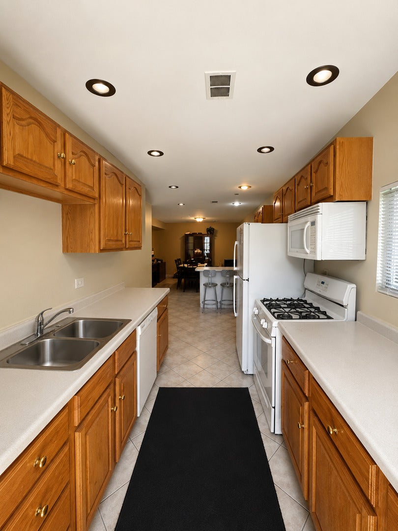 2206 Capri Avenue, Joliet, IL 60436 2206 Capri Avenue, Joliet, IL 60436