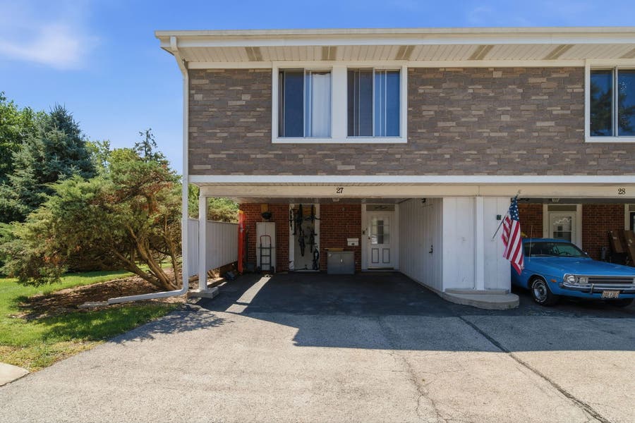 Property photo for 27 Cour Deauville, Palos Hills, IL
