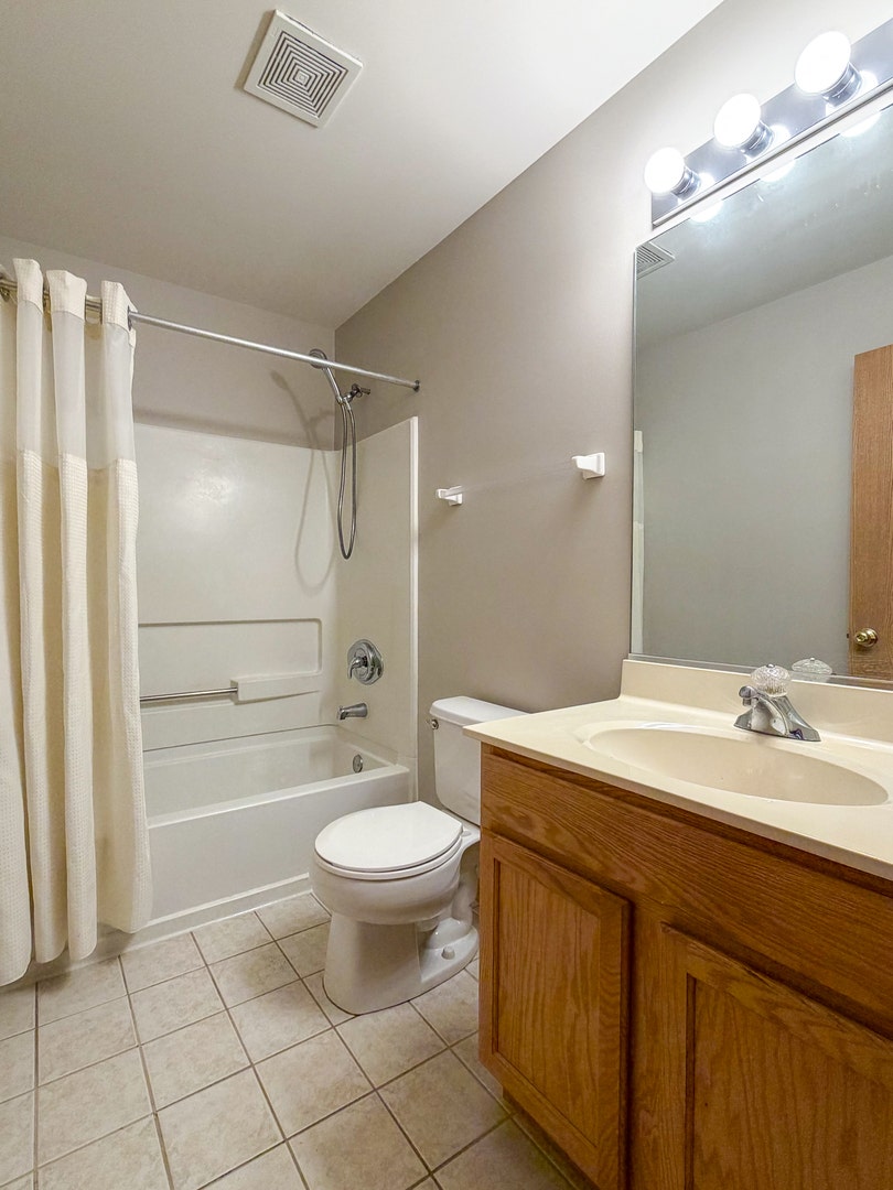 2239 Reflections Drive, #2239, Aurora, IL 60502