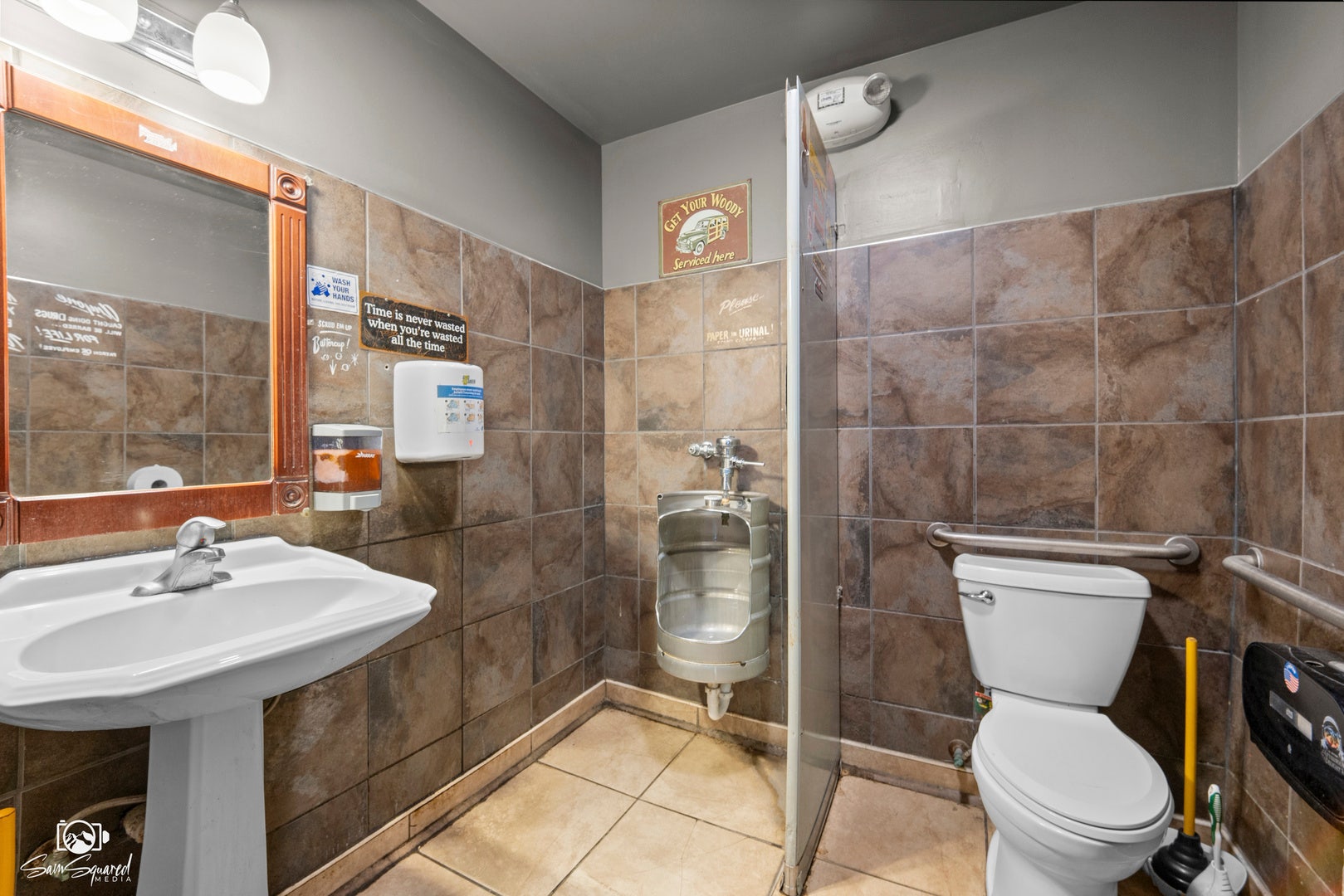 435 E Jackson Street, Joliet, IL 60432 435 E Jackson Street, Joliet, IL 60432