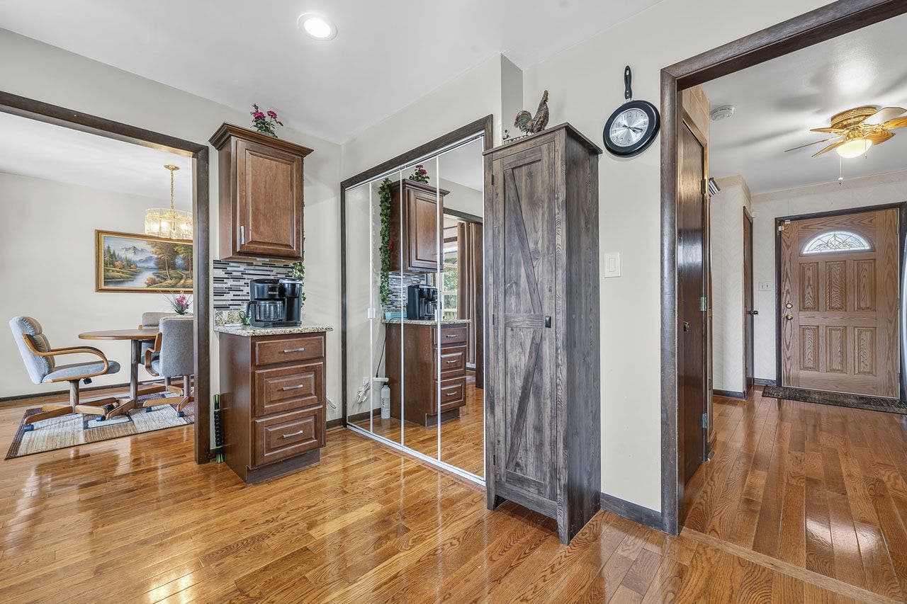 1100 Cochran Street, Aurora, IL 60506 1100 Cochran Street, Aurora, IL 60506