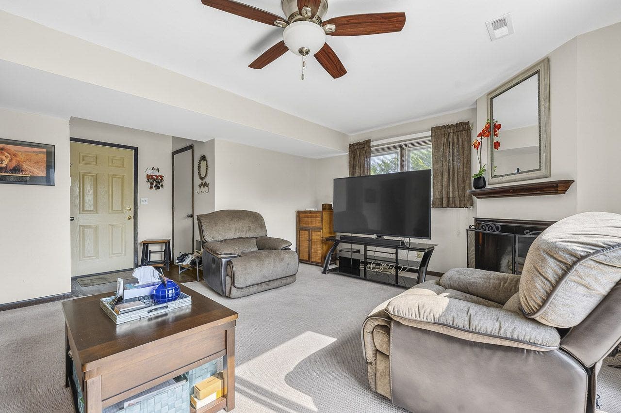 1100 Cochran Street, Aurora, IL 60506 1100 Cochran Street, Aurora, IL 60506