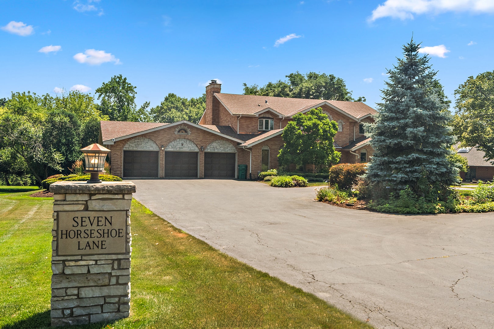7 Horseshoe Lane, Lemont, IL 60439
