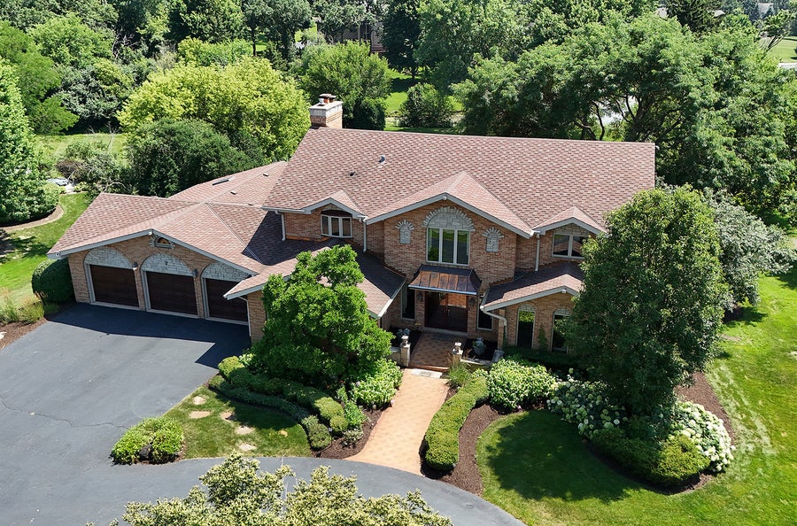 Property photo for 7 Horseshoe Lane, Lemont, IL
