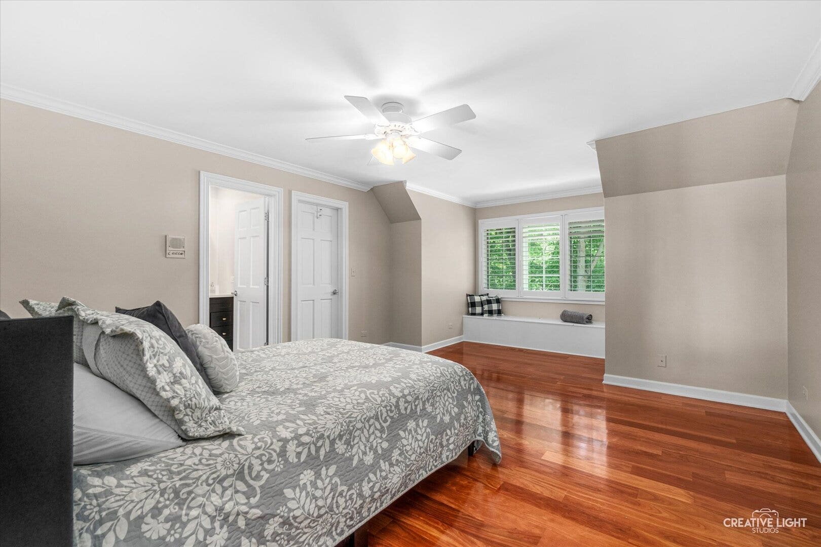 1585 Woodcrest Court, Aurora, IL 60502 1585 Woodcrest Court, Aurora, IL 60502