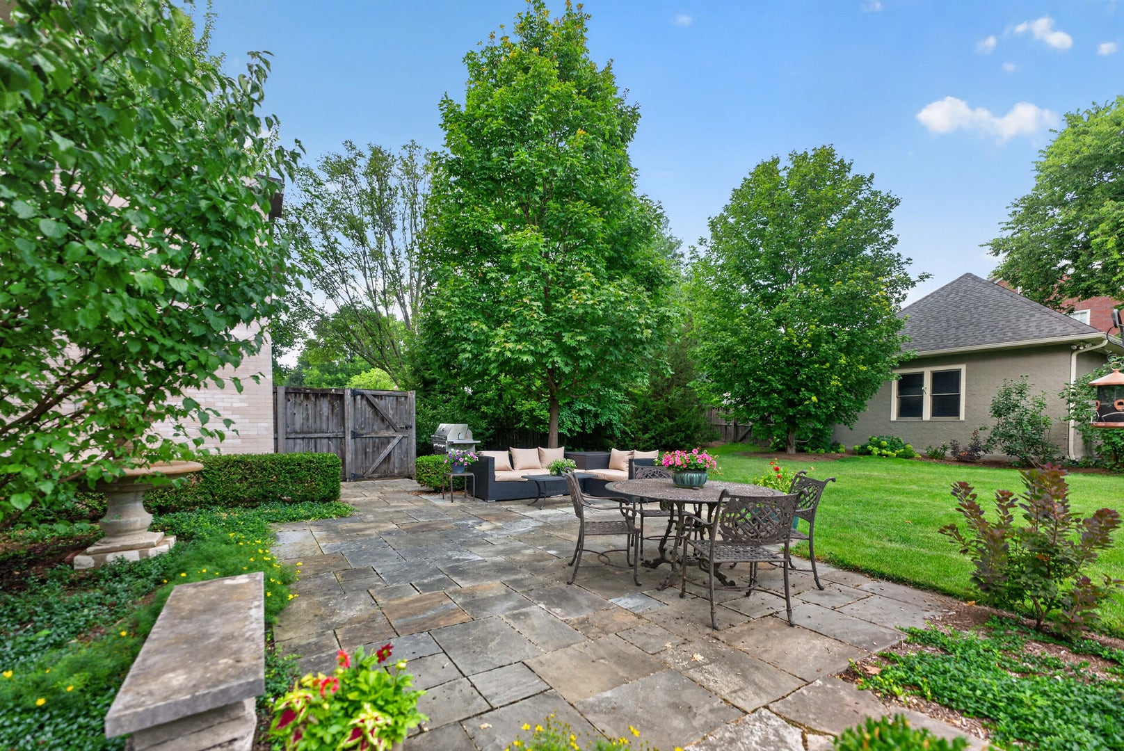 729 W Downer Place, Aurora, IL 60506 729 W Downer Place, Aurora, IL 60506
