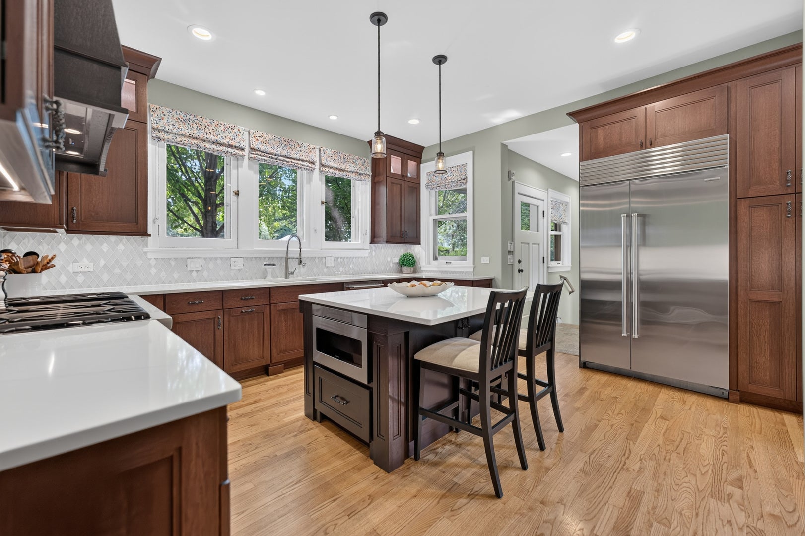 729 W Downer Place, Aurora, IL 60506 729 W Downer Place, Aurora, IL 60506