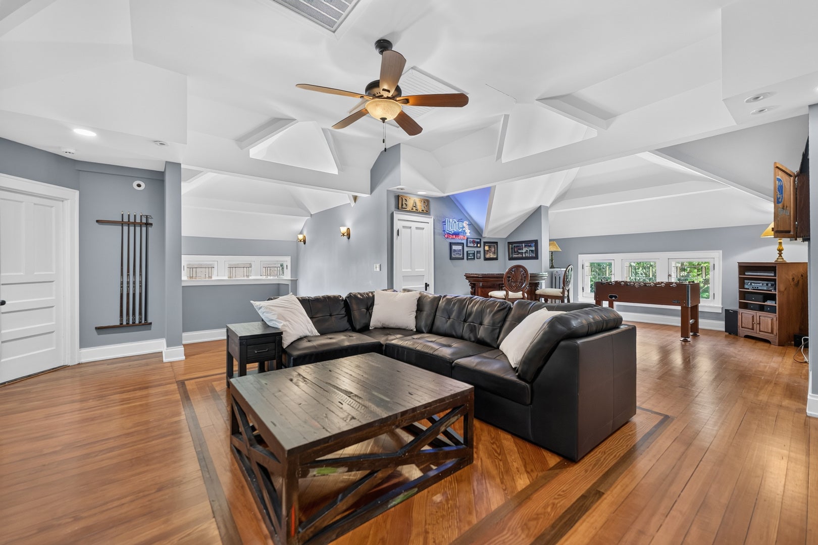 729 W Downer Place, Aurora, IL 60506 729 W Downer Place, Aurora, IL 60506