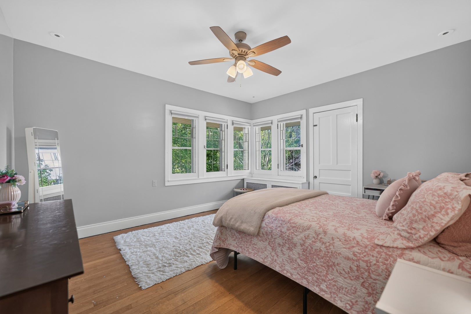 729 W Downer Place, Aurora, IL 60506 729 W Downer Place, Aurora, IL 60506