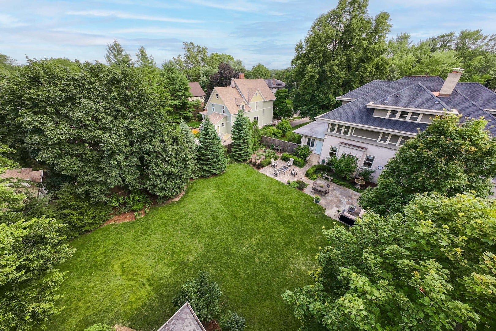 729 W Downer Place, Aurora, IL 60506 729 W Downer Place, Aurora, IL 60506