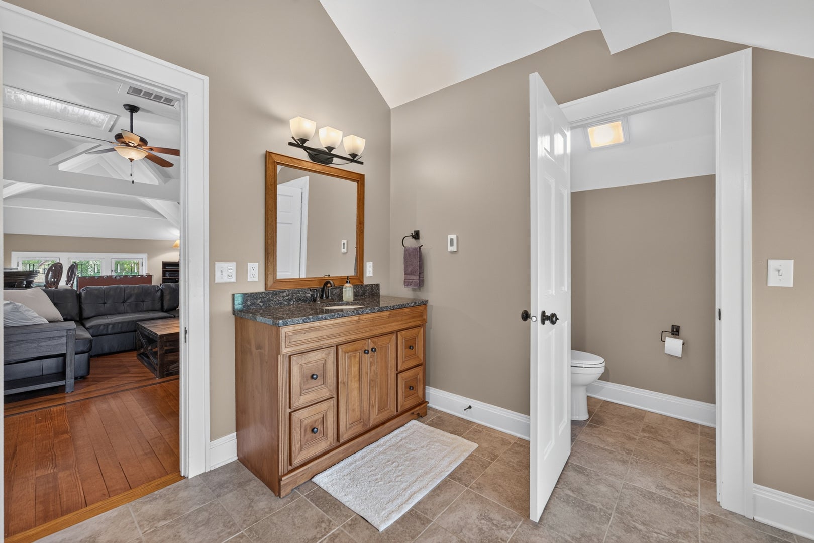 729 W Downer Place, Aurora, IL 60506 729 W Downer Place, Aurora, IL 60506