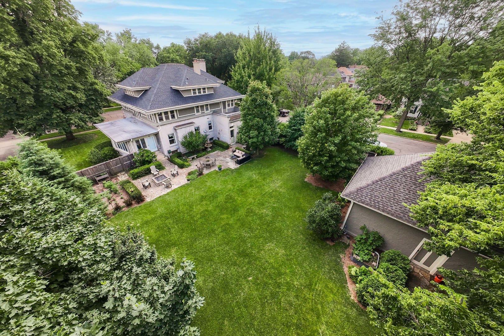 729 W Downer Place, Aurora, IL 60506 729 W Downer Place, Aurora, IL 60506