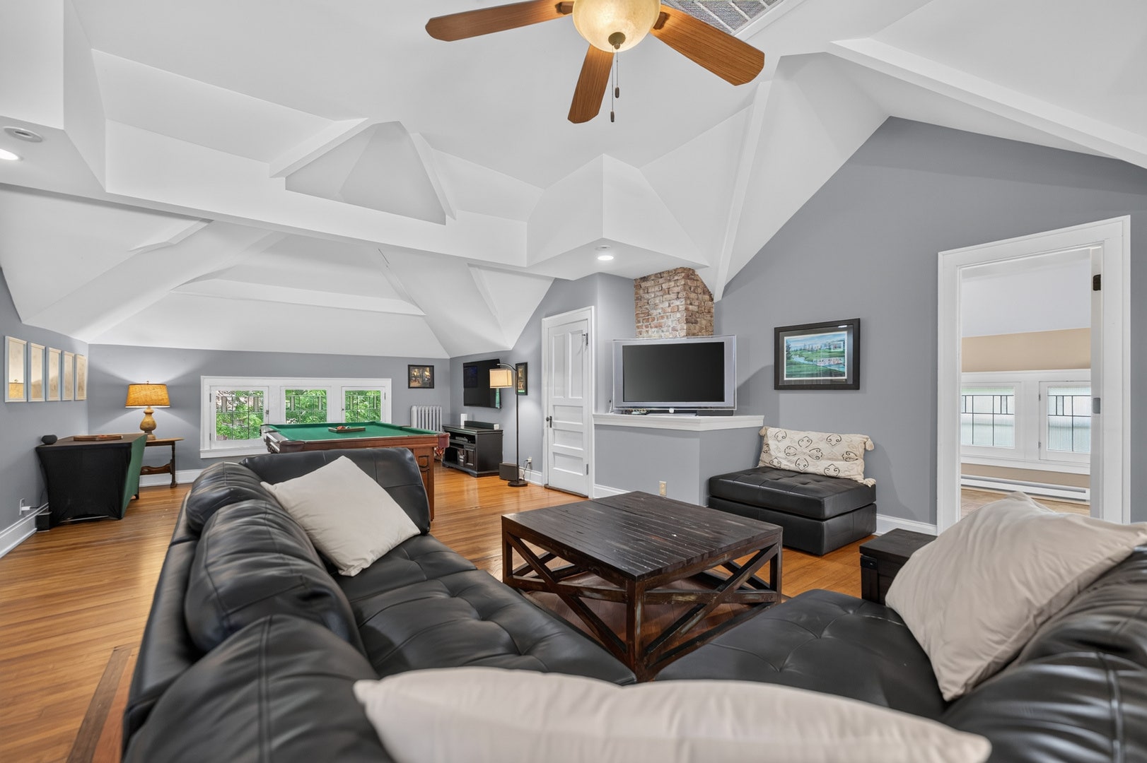 729 W Downer Place, Aurora, IL 60506 729 W Downer Place, Aurora, IL 60506
