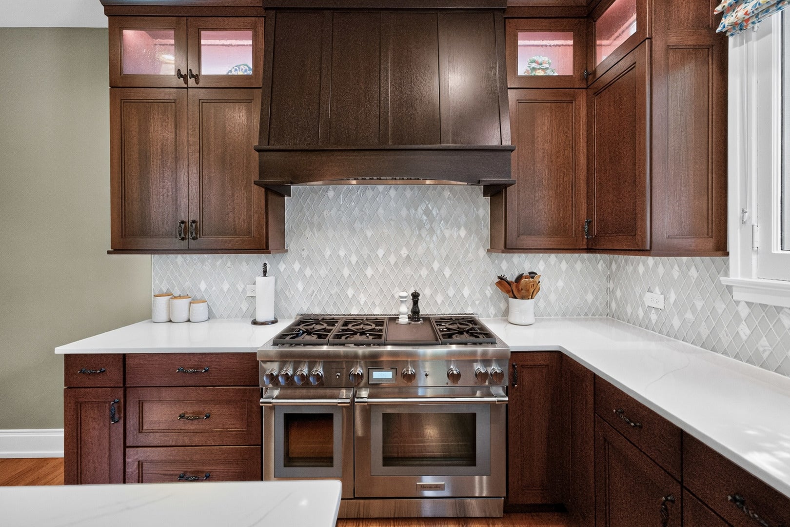 729 W Downer Place, Aurora, IL 60506 729 W Downer Place, Aurora, IL 60506