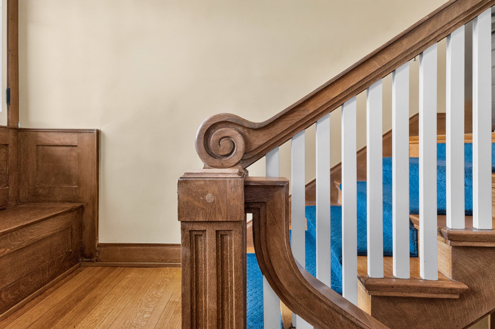 729 W Downer Place, Aurora, IL 60506 729 W Downer Place, Aurora, IL 60506