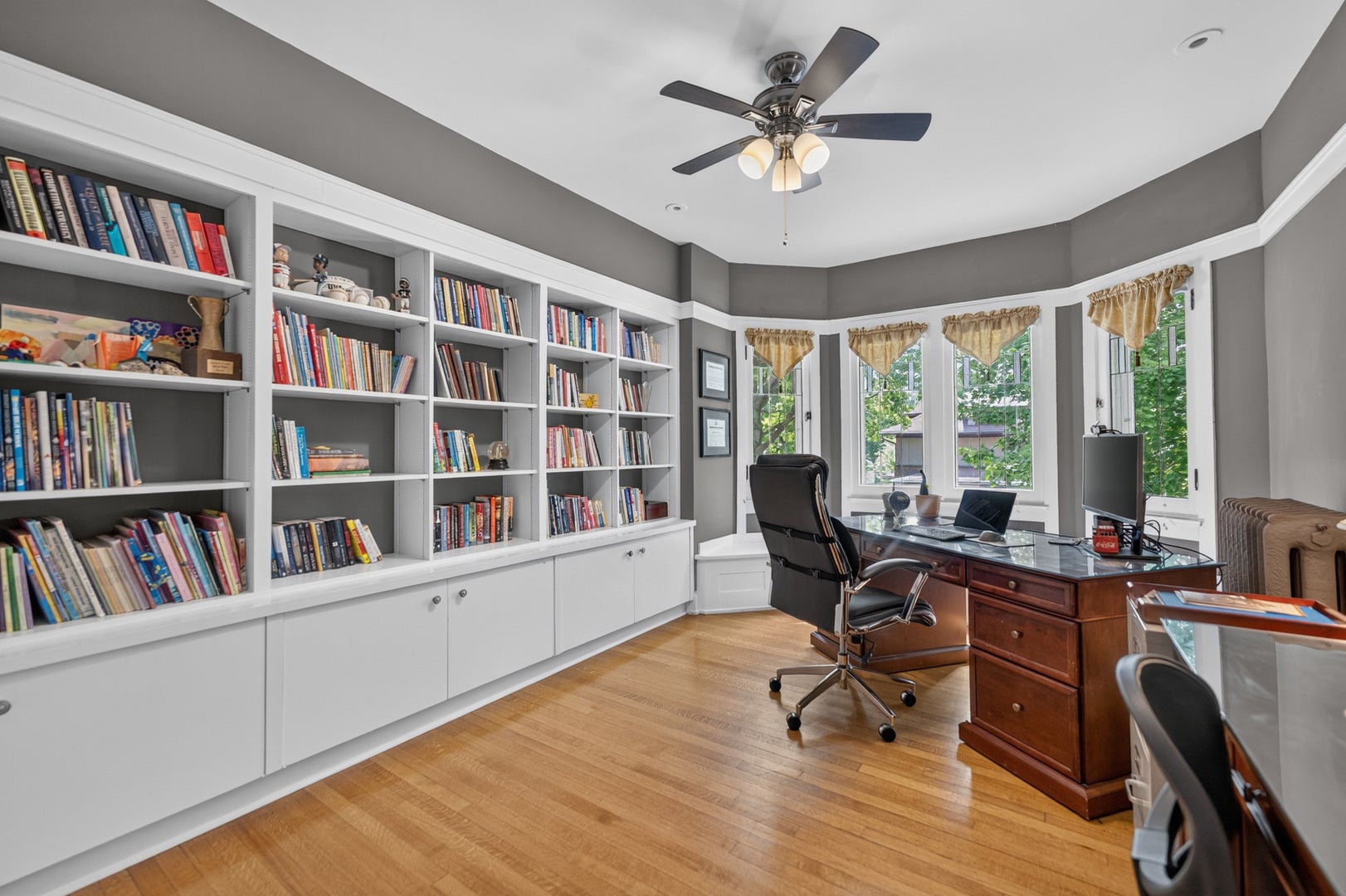 729 W Downer Place, Aurora, IL 60506 729 W Downer Place, Aurora, IL 60506