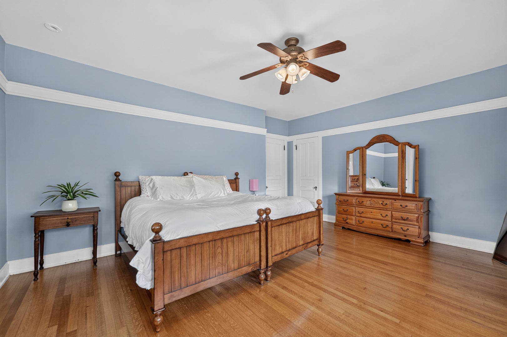 729 W Downer Place, Aurora, IL 60506 729 W Downer Place, Aurora, IL 60506