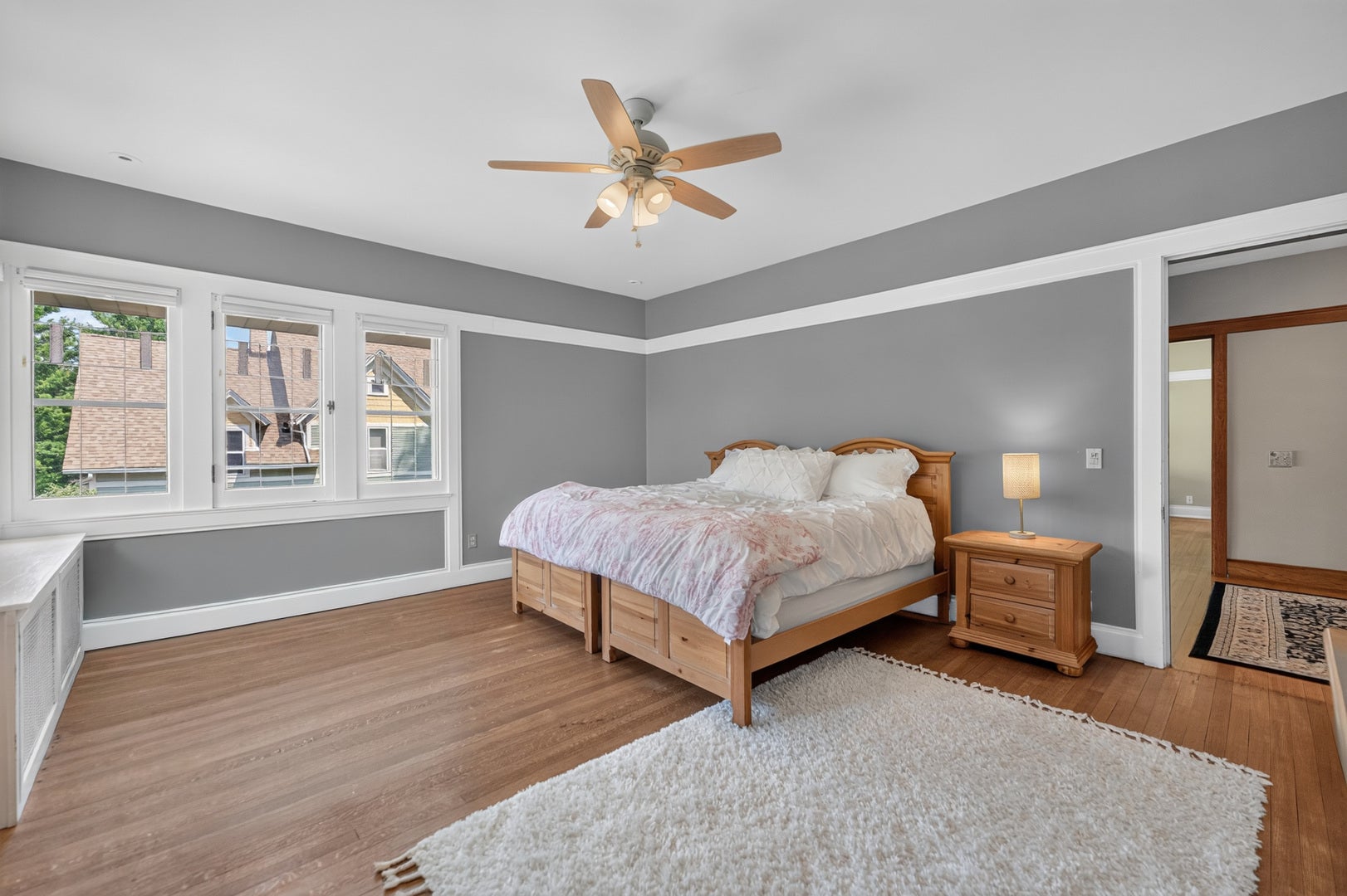 729 W Downer Place, Aurora, IL 60506 729 W Downer Place, Aurora, IL 60506