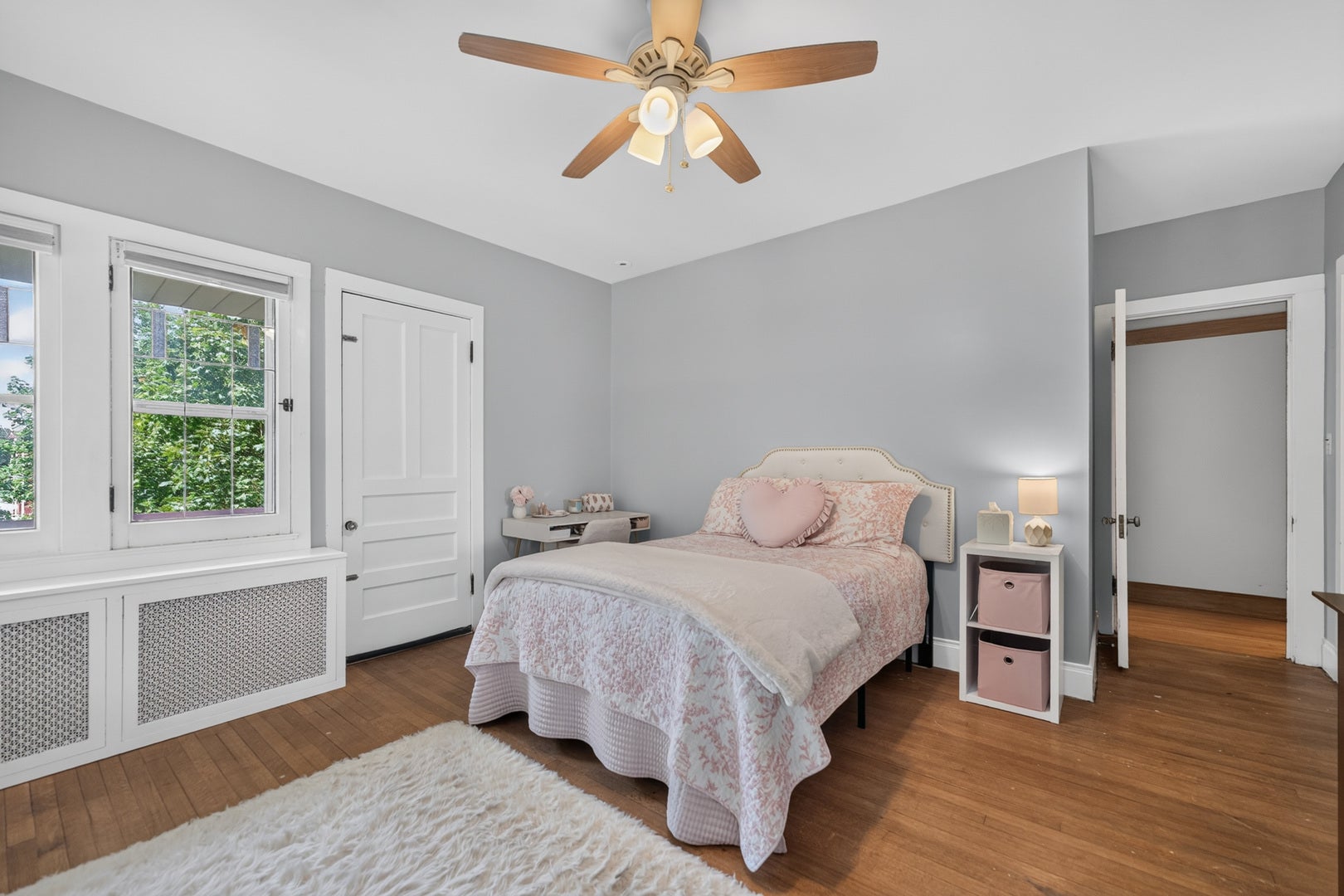 729 W Downer Place, Aurora, IL 60506 729 W Downer Place, Aurora, IL 60506